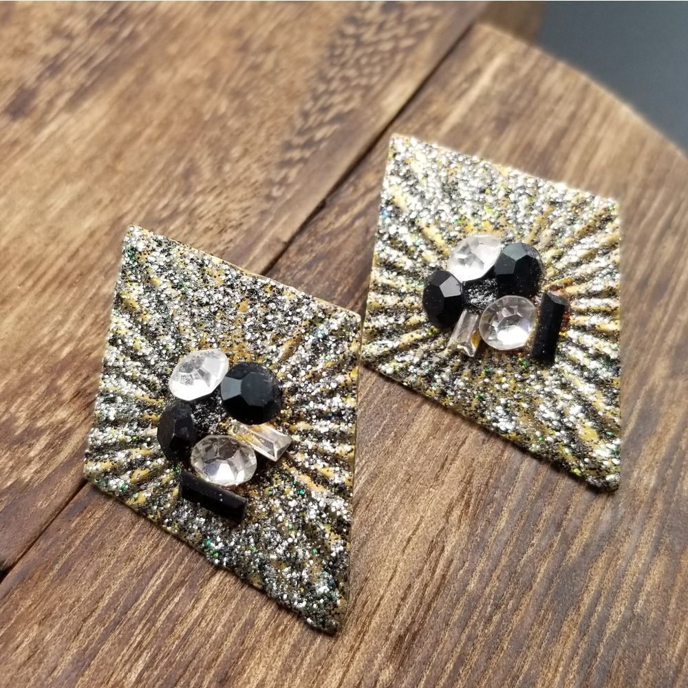 Egyptian diamond cutโshaped earrings E0317